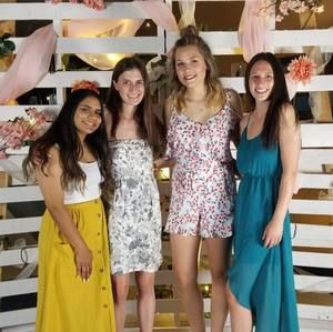 Meet your Posher, Abigail